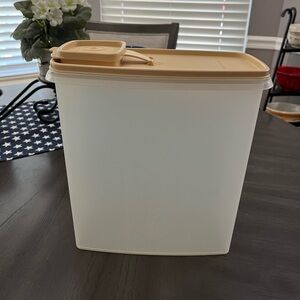 Tupperware large cereal